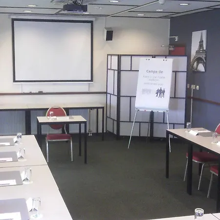 Campanile & Restaurant Hotell 3*