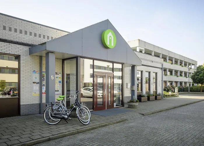 Campanile & Restaurant מלון 3*