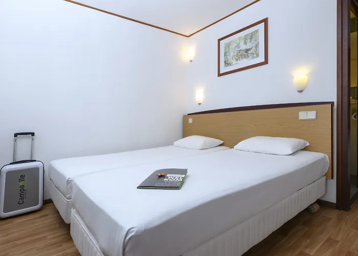 מלון Campanile & Restaurant 3*