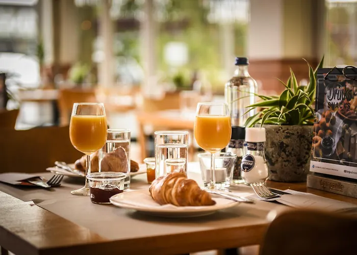 Campanile & Restaurant 3*