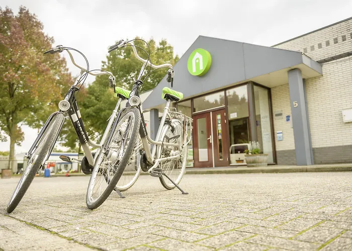 מלון Campanile & Restaurant 3*