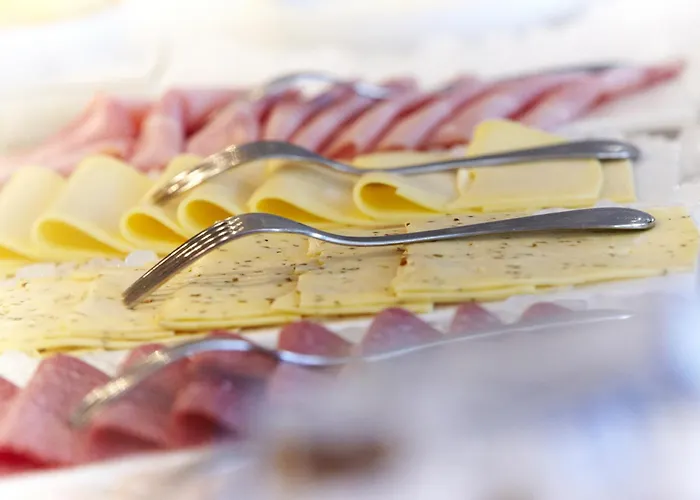 Campanile & Restaurant מלון ונלו