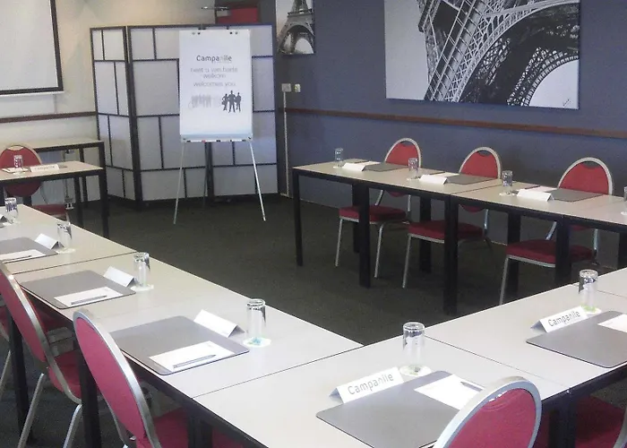 מלון Campanile & Restaurant 3*