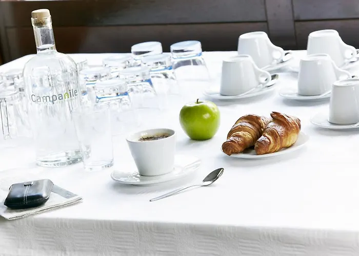 Campanile & Restaurant מלון 3*