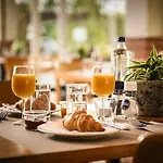 Campanile & Restaurant 3*